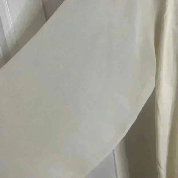 Gentle Fawn Blouse with Beautiful Cut Out Neckline Size Large - Picture 6 of 8